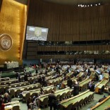 REFILE - CORRECTING TYPO 
Members enter into the United Nations General Assembly before a meeting at UN Headquarters in New York, November 29, 2012. The U.N. General Assembly is set to approve an implicit recognition of Palestinian statehood on Thursday despite threats by the United States and Israel to punish the Palestinian Authority by withholding funds for the West Bank government. REUTERS/Chip East (UNITED STATES - Tags: POLITICS)