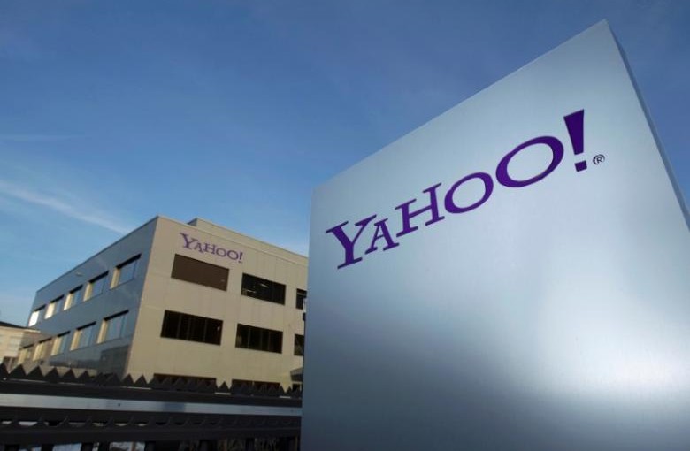 A Yahoo logo is pictured in front of a building in Rolle, 30 km (19 miles) east of Geneva, December 12, 2012.   REUTERS/Denis Balibouse/File photo