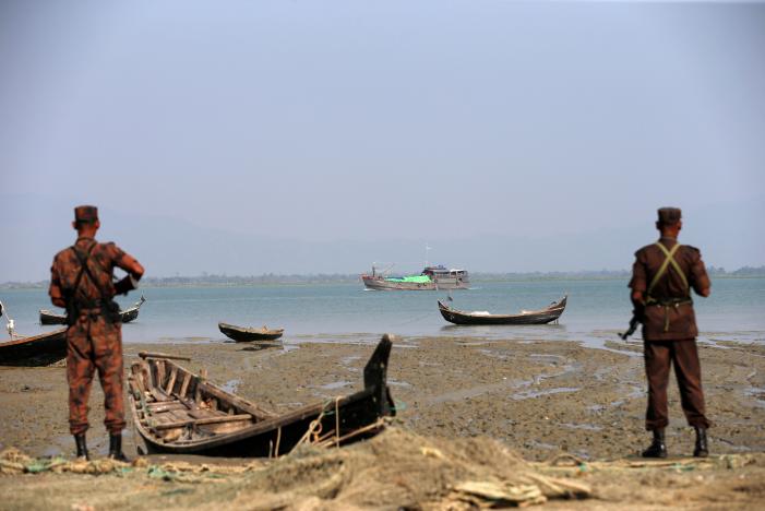 Members of Border Guard Bangladesh (BGB) stand guard on the bank of Naf River near the Bangladesh-Myanmar border to preventRohingya refugees from illegal border crossing, in Teknaf near Cox’s Bazar, Bangladesh, November 22, 2016. REUTERS/Mohammad Ponir Hossain