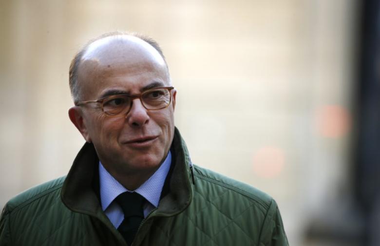French Interior Minister Bernard Cazeneuve arrives to attend a news conference for the launching of the new campaign against radicalisation and jihadism at the Hotel Matignon in Paris, France, November 18, 2016.  REUTERS/Jacky Naegelen