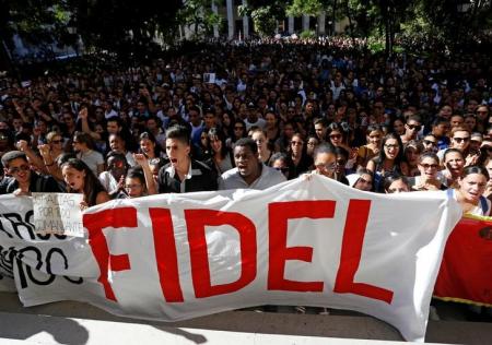 Students of Havana University pay tribute to Cuba's late President Fidel Castro as they march to Revolution Square in Havana, Cuba, November 28, 2016.    REUTERS/Stringer