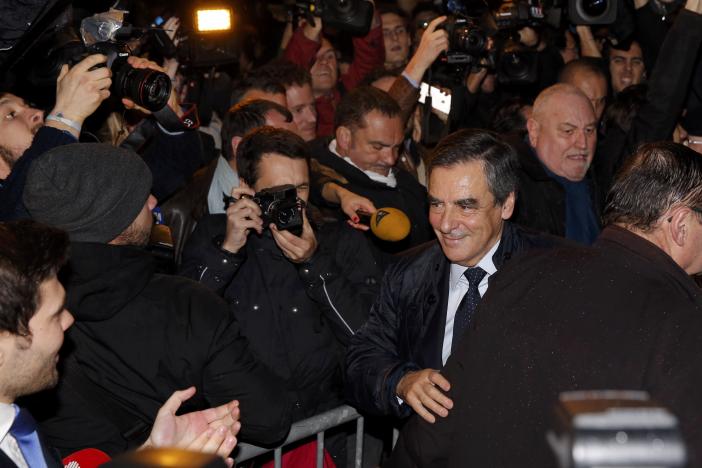 French politician Francois Fillon (R), member of the conservative Les Republicains political party, arrives after partial results in the first round of the French center-right presidential primary election at his headquarters in Paris, France, November 20, 2016.  REUTERS/Gonzalo Fuentes  TPX IMAGES OF THE DAY
