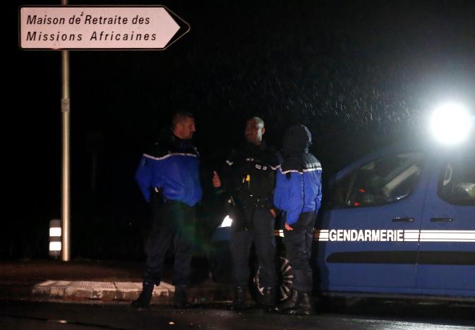 French gendarmes stand guard near a retirement home in Montferrier-sur-Lez, near Montpellier, southern France, November 25, 2016. REUTERS/Jean-Paul Pelissier