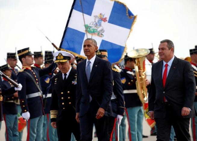 U.S. President Barack Obama reviews an honor guard with Greek Defense Minister Panos Kammenos (R) upon his arrival in Athens, Greece November 15, 2016.   REUTERS/Kevin Lamarque