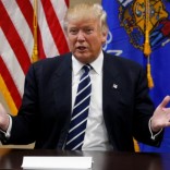 Republican presidential nominee Donald Trump attends a campaign roundtable with small business leaders in Altoona, Wisconsin, U.S. November 1, 2016.   REUTERS/Carlo Allegri