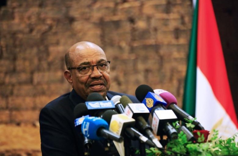 Sudan's President Omar Al-Bashir speaks during joint news conference with Kenya's President Uhuru Kenyatta (not pictured) at the palace in Khartoum, Sudan, October 30, 2016. REUTERS/Mohamed Nureldin Abdallah