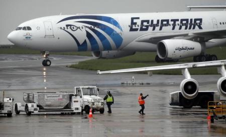 The EgyptAir plane assuring the following flight from Paris to Cairo,  after flight MS804 disappeared from radar, taxies on the tarmac at Charles de Gaulle airport in Paris, France, May 19, 2016. REUTERS/Christian Hartmann