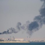 Black smoke rises from a petroleum and gas company near the Gulf of Suez north of Cairo, Egypt August 17, 2016. Picture taken August 17, 2016. REUTERS/Amr Abdallah Dalsh