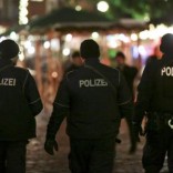 German police officers guard a Christmas market in the Prenzlauer Berg district in eastern Berlin, Germany, December 20, 2016, following a truck that ploughed into a crowded Christmas market killed 12 people at Breitscheidplatz in western Berlin.       REUTERS/Christian Mang
