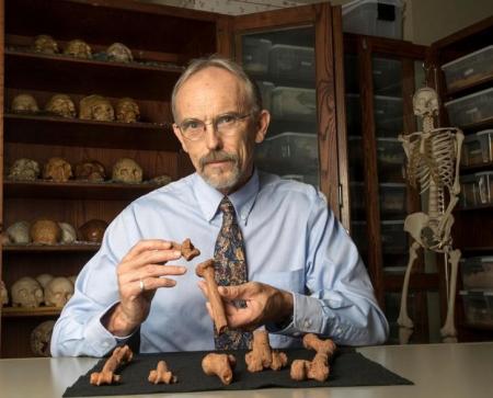 Paleoanthropologist John Kappelman is seen with 3D printouts of Lucy’s skeleton illustrating the compressive fractures in her right humerus that she suffered at the time of her death 3.18 million years ago in this image from the University of Texas at Austin, U.S. for release on November, 30, 2016.   Courtesy Marsha Miller/The University of Texas at Austin/Handout via