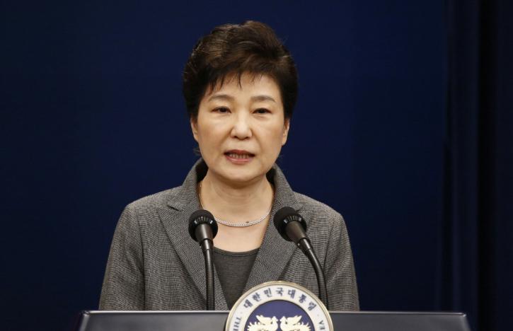 South Korean President Park Geun-Hye speaks during an address to the nation, at the presidential Blue House in Seoul, South Korea, 29 November 2016. REUTERS/Jeon Heon-Kyun/Pool