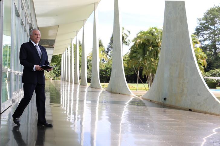 Brazil's President Michel Temer walks at Alvorada Palace after a breakfast news conference with journalists in Brasilia, Brazil, December 22, 2016. REUTERS/Adriano Machado