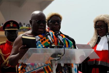 Ghana's President elect Nana Akufo-Addo takes the oath of office during the swearing-in ceremony. le
REUTERS/Luc Gnago