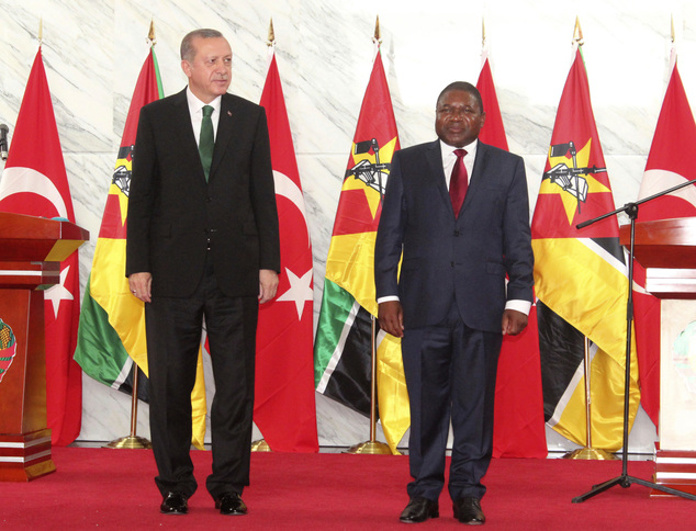 Turkish President Recep Tayyip Erdogan, left, and Mozambique President Filipe Nyusi meet in Maputo, Mozambique, Tuesday, Jan. 24, 2017. The Turkish leader is on the second stop of his three-country visit to boost Turkish-African relations. (AP Photo)