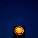 A Shell sign is pictured near Nowshera in Khyber-Pakhtunkhwa Province, Pakistan, September 8, 2010.     REUTERS/Morteza Nikoubazl/File Photo