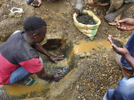An artisanal miner washes tin ore before it is bagged up and weighed, ready to be transported to the nearest major town for export in the Kalimbi tin mine near the small town of Nyabibwe ,  file.  REUTERS/Jonny Hogg