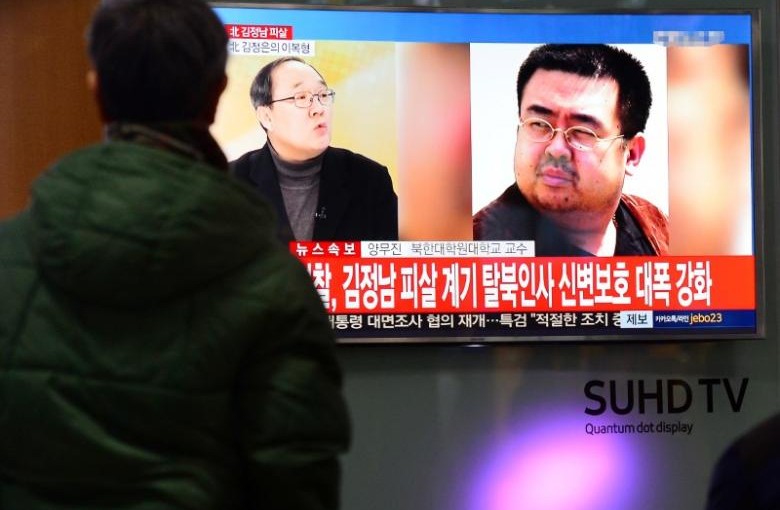 People watch a TV screen broadcasting a news report on the assassination of Kim Jong Nam, the older half brother of the North Korean leader Kim Jong Un, at a railway station in Seoul, South Korea, February 14, 2017.  Lim Se-young/News1 via REUTERS