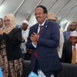 Somalia's newly elected President Mohamed Abdullahi Farmaajo and his wife Zeinab Abdi applaud during his inauguration ceremony in Somalia's capital Mogadishu, February 22, 2017. REUTERS/Feisal Omar