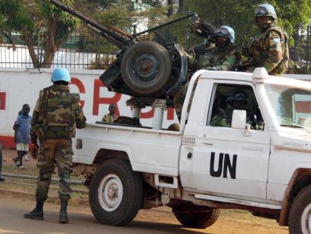 U.N. peacekeepers take a break as they patrol along a street during the presidential election in Bangui, the capital of Central African Republic, December 30, 2015.  REUTERS/Media Coulibaly