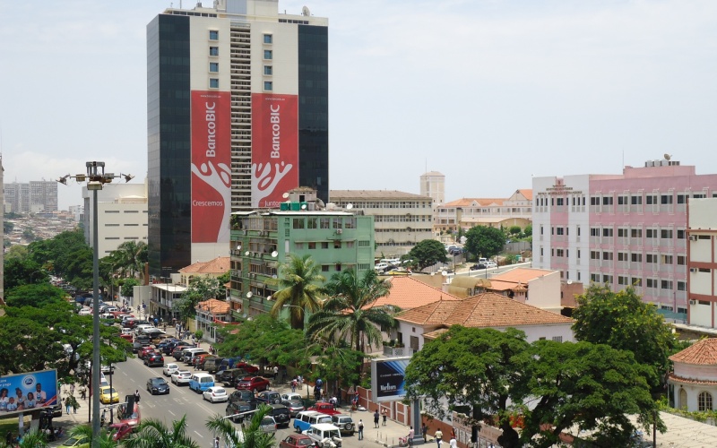 Avenida_Amilcar_Cabral_Luanda_March_2013_03-800x500_c (1)