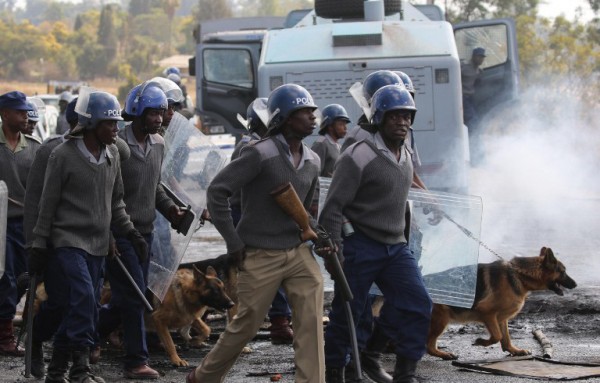 Zim_riot_police4