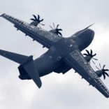An Airbus A400M military aircraft.     REUTERS/Fabrizio Bensch