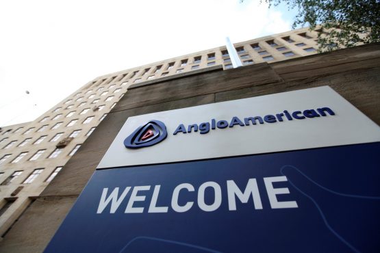anglo-american-plcs-south-african-headquarters-as-ceo-cynthia-carroll-quits-9-555x370 (1)