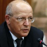 O ministro dos Negócios Estrangeiros, Augusto Santos Silva, fala aos deputados da  Comissão de Negócios Estrangeiros e Comunidades Portuguesas, na Assembleia da República, Lisboa, 02 de fevereiro de 2016. ANTÓNIO COTRIM/LUSA