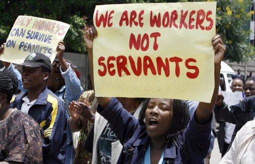 civil-servants-strike (1)