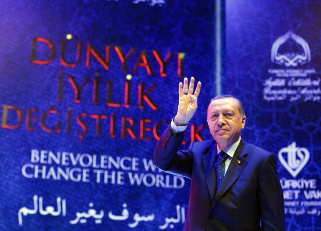Turkish President Tayyip Erdogan greets the audience as he arrives for a ceremony in Istanbul, Turkey, March 12, 2017. Kayhan Ozer/Presidential Palace/Handout via REUTERS