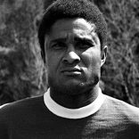 epa04008884 A file photo dated March 1970 shows Portuguese soccer legend Eusebio da Silva Ferreira posing for a photograph with in the Benfica Lisbon jersey. Portugal is to declare three days of morning following the death on 05 January 2014 of soccer legend Eusebio at the age of 71, national news agency Lusa reported, citing government sources.  EPA/MANUEL MOURA