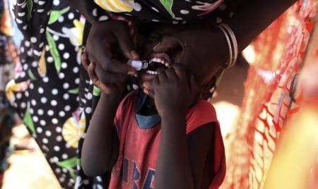 A displaced South Sudanese child receives an oral cholera vaccine in a camp for internally displaced people in the United Nations Mission in South Sudan (UNMISS) compound in Tomping, Juba February 28, 2014.  REUTERS/Andreea Campeanu