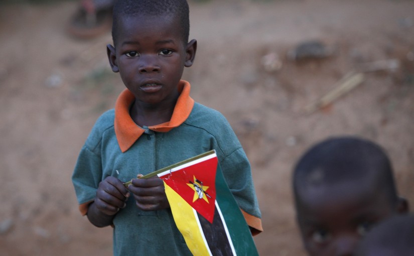 Mhoje_mozflagchildn_photo_jpg