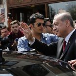 Turkish President Recep Tayyip Erdogan waves to supporters as he leaves Eyup Sultan mosque in Istanbul, Turkey, April 17, 2017. REUTERS/Murad Sezer