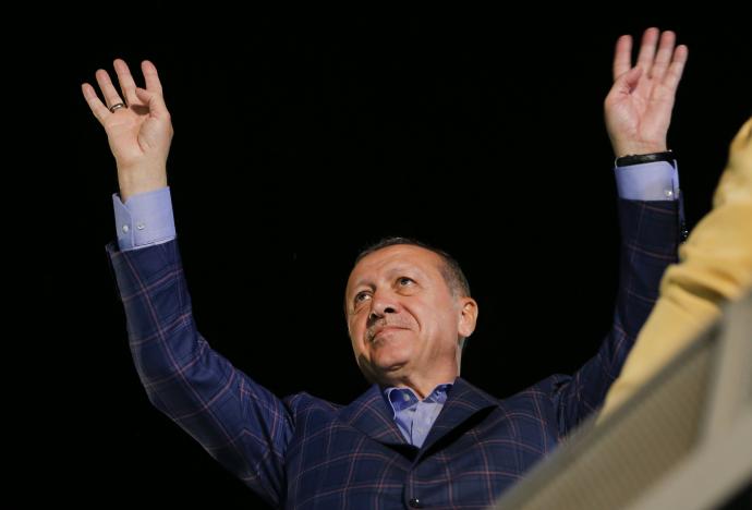 Turkish President Tayyip Erdogan greets his supporters in Istanbul, Turkey, April 16, 2017. REUTERS/Murad Sezer