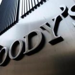 A Moody's sign on the 7 World Trade Center tower is photographed in New York August 2, 2011.    REUTERS/Mike Segar