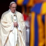 Pope Francis leads the Easter mass in Saint Peter's Square at the Vatican April 16, 2017. REUTERS/Stefano Rellandini