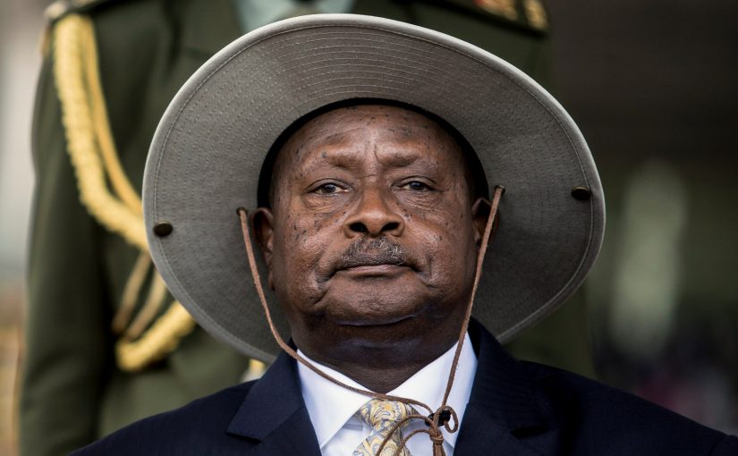 Uganda's President Yoweri Museveni attends his swearing-in ceremony at the Independance grounds in Uganda's capital Kampala, May 12, 2016. REUTERS/Edward Echwalu - RTX2E18C