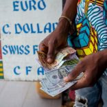 FILE PHOTO: A man trades U.S. dollars for Ghanaian cedis at a currency exchange office in Accra, Ghana, June 15, 2015.  REUTERS/Francis Kokoroko/File Photo
