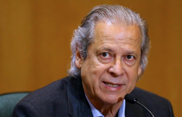 Jose Dirceu, former Brazilian President Luiz Inacio Lula da Silva's chief of staff,  attends a session of the Parliamentary Committee of Inquiry in Curitiba, Brazil, August 31, 2015. Brazilian police on August 3 arrested former government minister Dirceu, one of the most senior members of the ruling Workers' Party to be detained so far in the corruption scandal engulfing state-run oil company Petrobras. REUTERS/Rodolfo Buhrer - RTX1QGTX