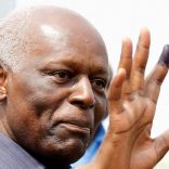FILE PHOTO: Angola's President Jose Eduardo dos Santos shows off his inked finger to photographers after casting his vote during national elections in the capital Luanda, August 31, 2012.  REUTERS/Siphiwe Sibeko/File Photo