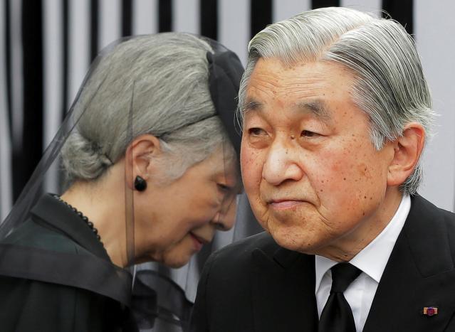 FILE PHOTO: Japan's Emperor Akihito (R) and Empress Michiko leave after praying at the altar of late Prince Tomohito, a cousin of the Emperor, in Tokyo June 19, 2012.  REUTERS/Itsuo Inouye/Pool/File Photo