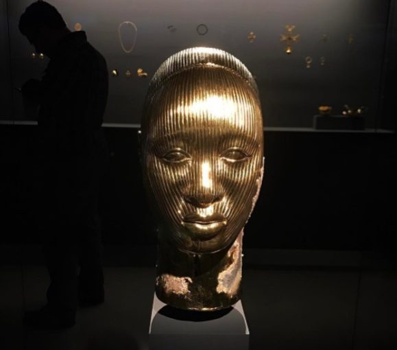 victorsozaboy Instagram / Damien Hirst's sculputure