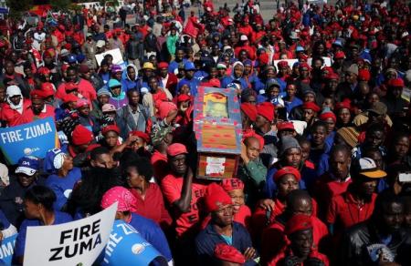 Supporters of various opposition parties carry a mock coffin as they hold placards calling for the removal of President Jacob Zuma outside the Constitutional Court in Johannesburg, South Africa, May 15, 2017. REUTERS/Siphiwe Sibeko