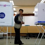 A man prepares to cast his vote at a polling station during the presidential elections in Seoul, South Korea May 9, 2017. REUTERS/Kim Kyung-hoon