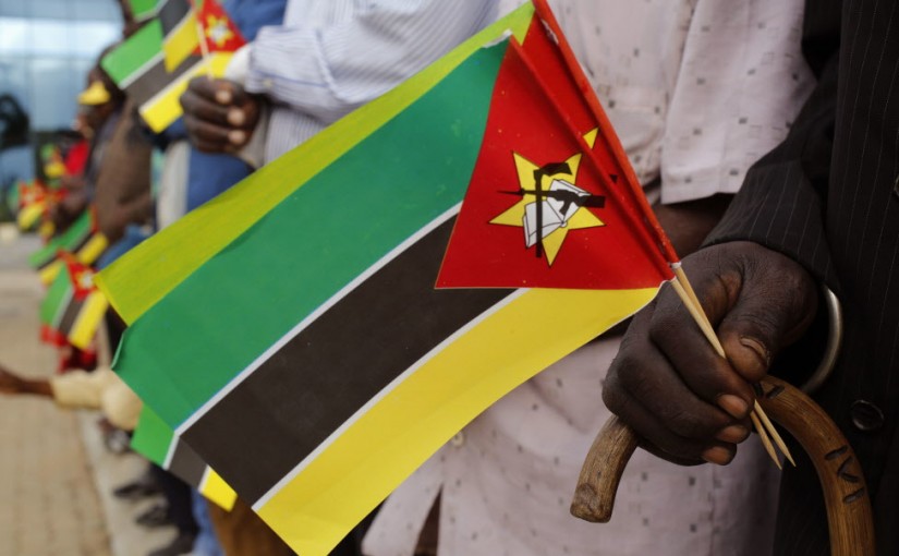 Mhoje_mozflagsstartribune_photo_jpg-825x510