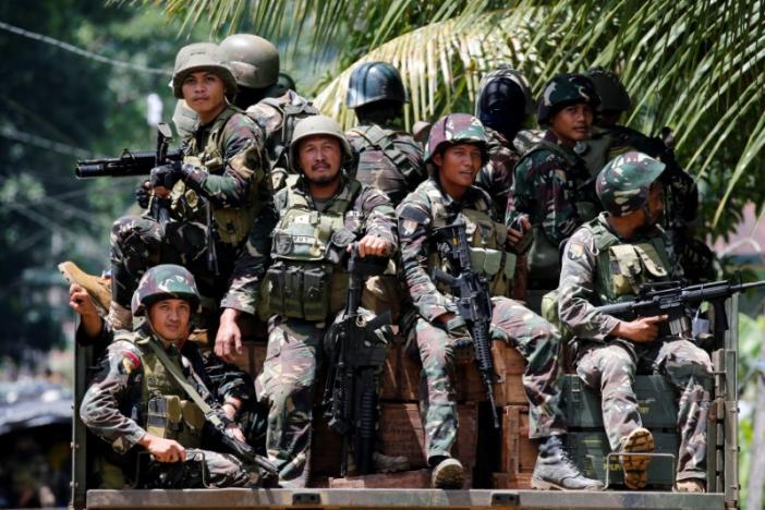 Philippines army soldiers ride in trucks into the fighting zone as government troops continue their assault against insurgents from the Maute group in Marawi City, Philippines  June 28, 2017. REUTERS/Jorge Silva