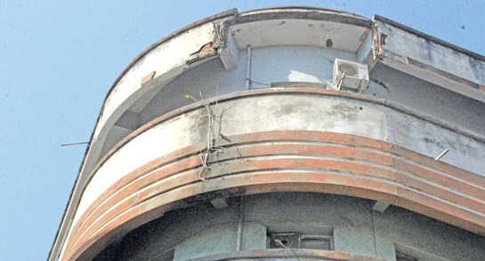 bulding.maputo.falling