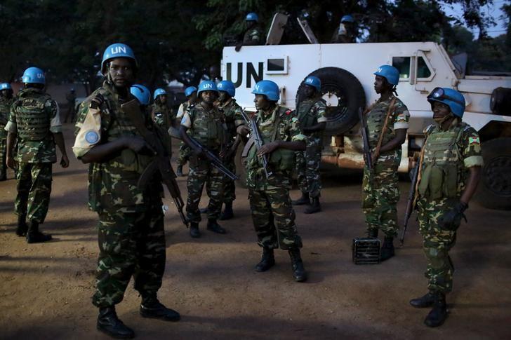 United Nations peacekeepers prepare to secure the grounds of the central mosque in the mostly Muslim PK5 neighbourhood of the capital Bangui, Central African Republic, for the visit of Pope Francis, November 30, 2015. REUTERS/Siegfried Modola