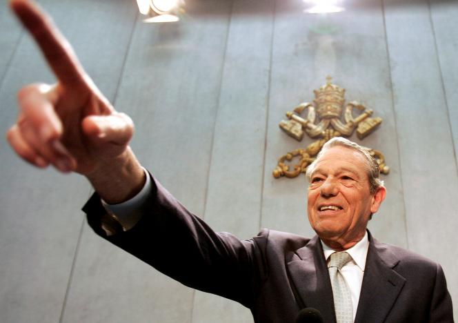 FILE PHOTO: The Pope's official spokesman Joaquin Navarro-Valls gestures during a news conference in the Holy See press office at the Vatican February 10, 2005. REUTERS/Max Rossi/File Photo